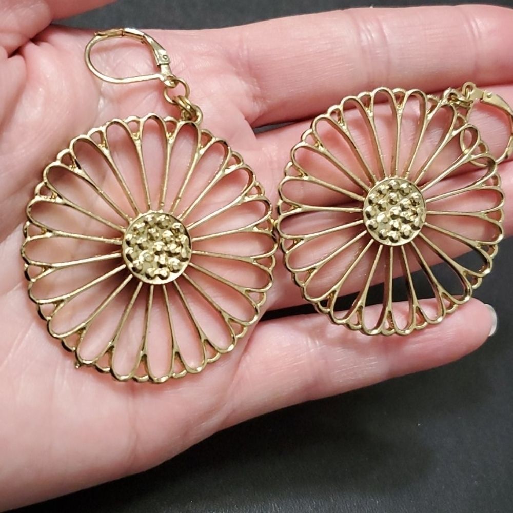 Gold tone flower earrings